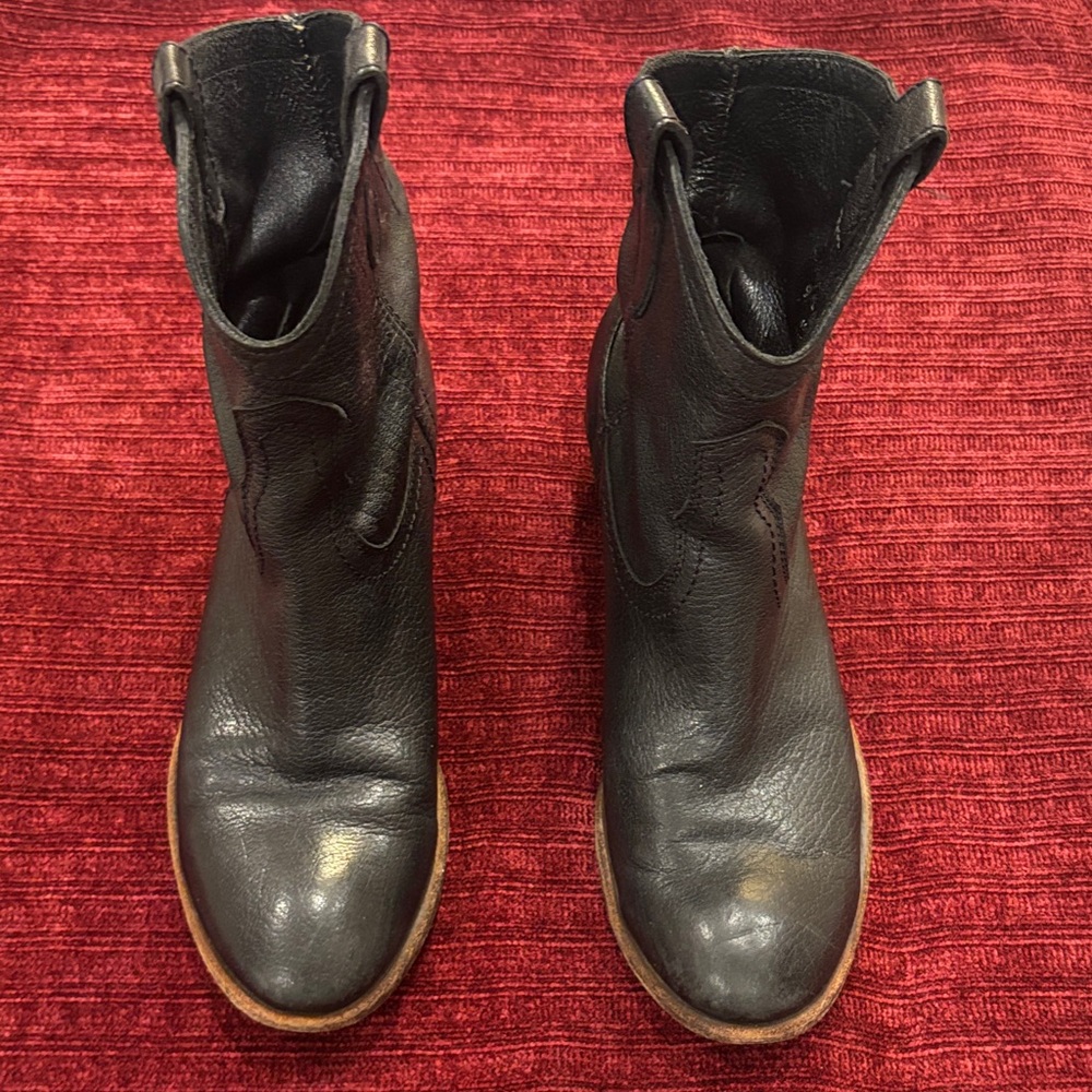 FRYE AND CO. Black Leather Western Ankle Boots